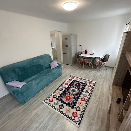Nema S Apartment Braşov Esterno foto