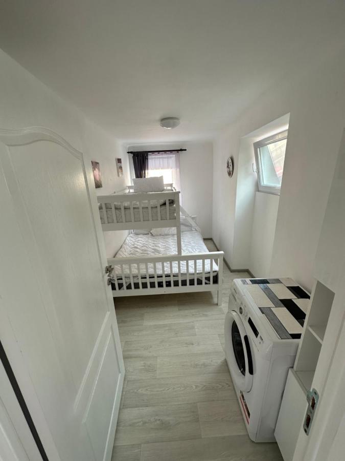 Nema S Apartment Braşov Esterno foto