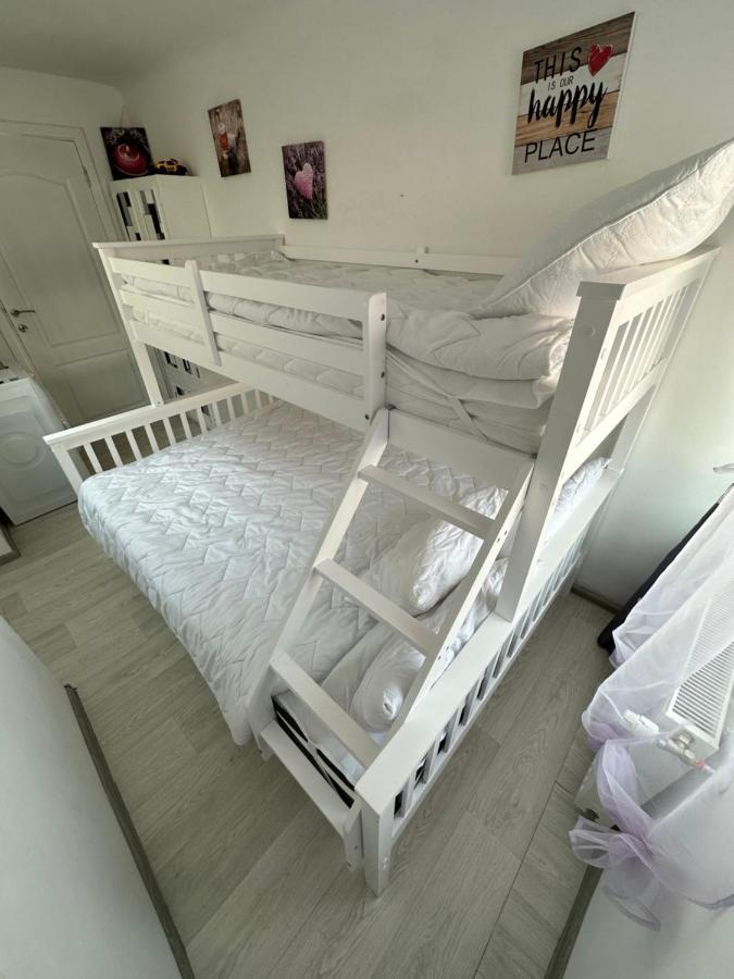 Nema S Apartment Braşov Esterno foto
