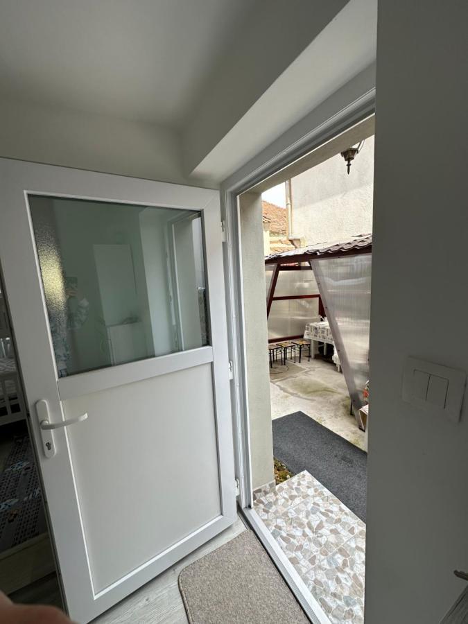 Nema S Apartment Braşov Esterno foto