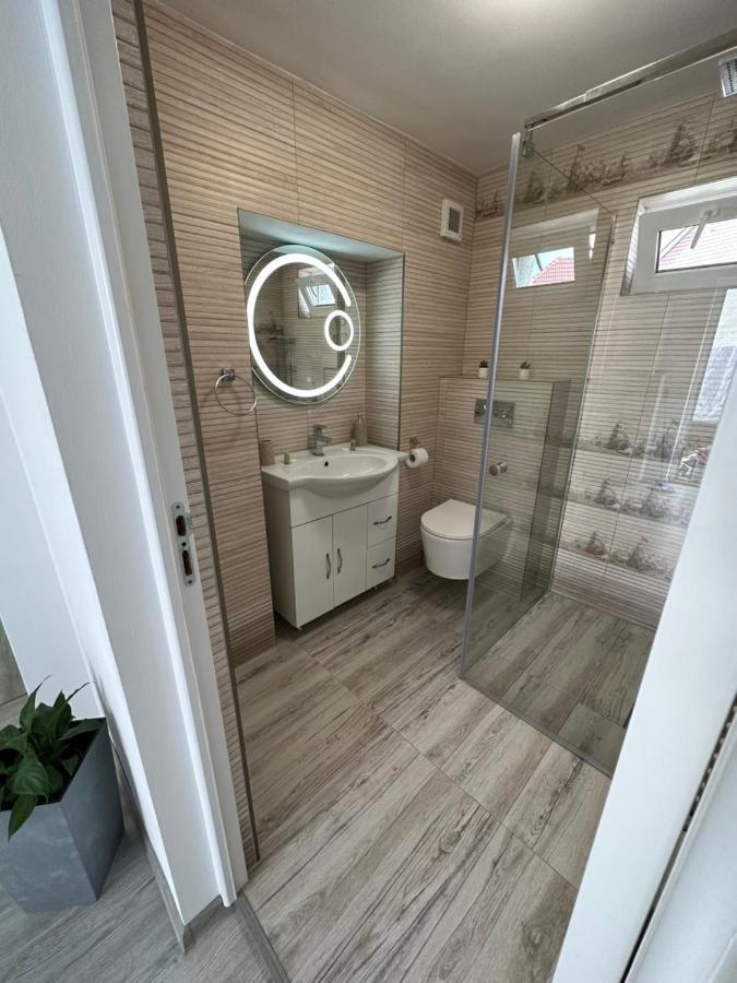 Nema S Apartment Braşov Esterno foto
